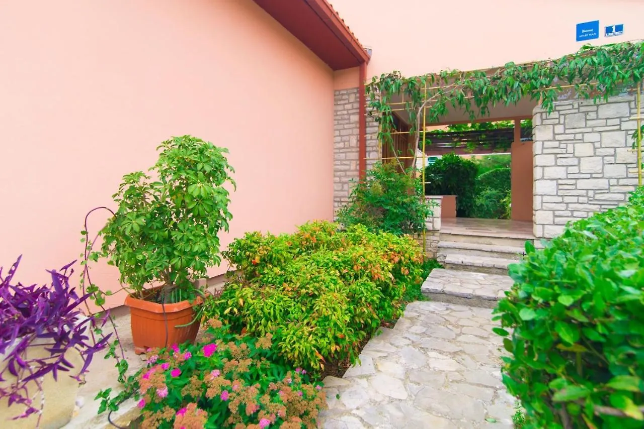 Apartments Ljerka 라벡